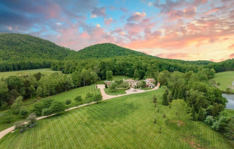 Monte Ventoso, an Exquisite Italian Villa Oasis in Madison, Virginia ...