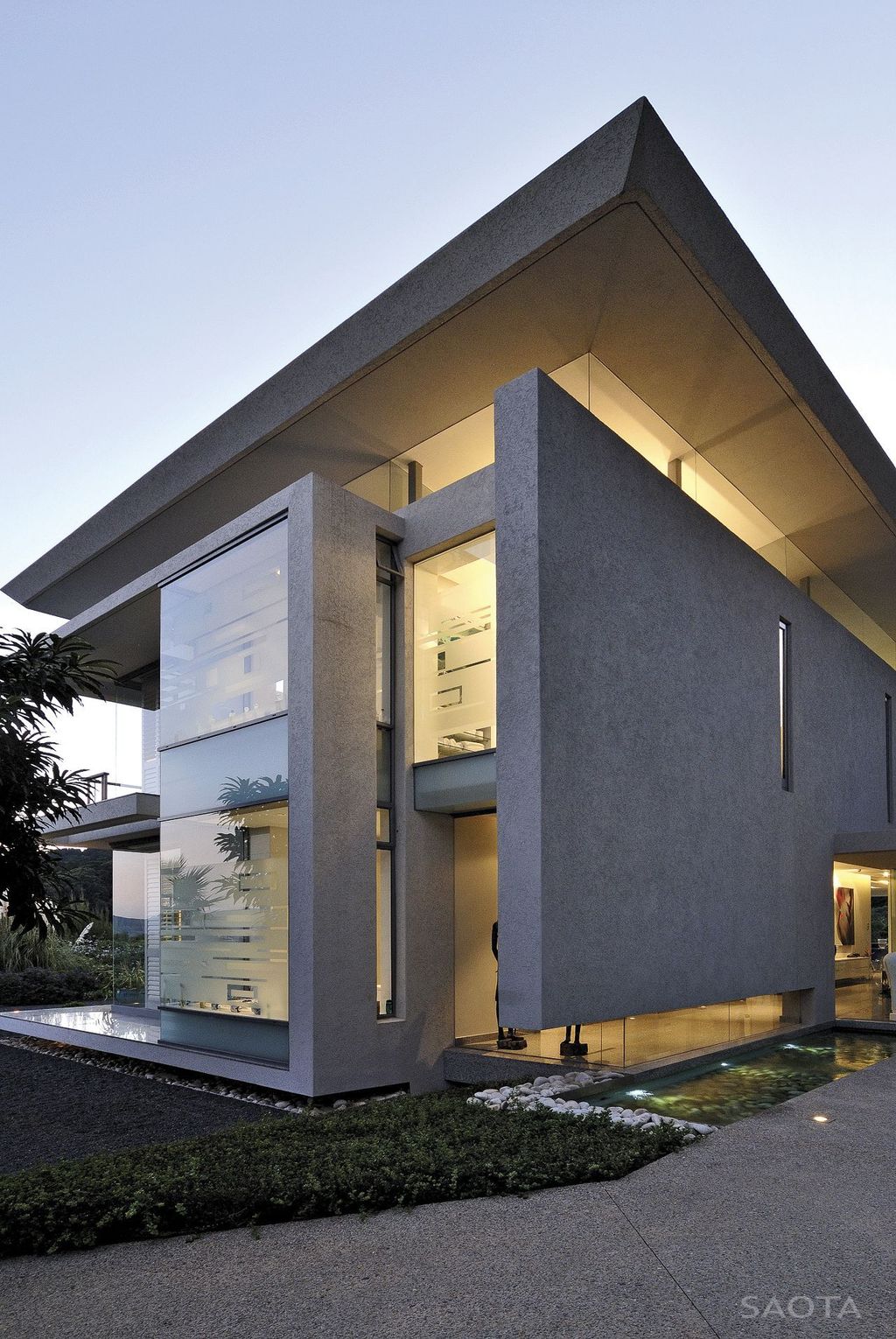 Montrose House, Modernist Pavilion in Bishopscourt by SAOTA