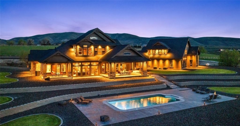 Mountain Retreat: Unparalleled Views and Unmatched Luxury in Washington, Offered at $3.25 Million