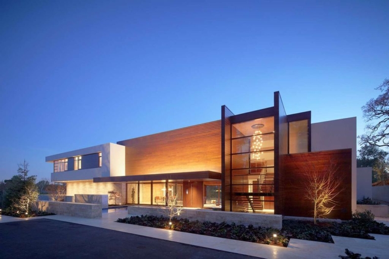 Oz Residence Features L-shape by SWATT + PARTNERS