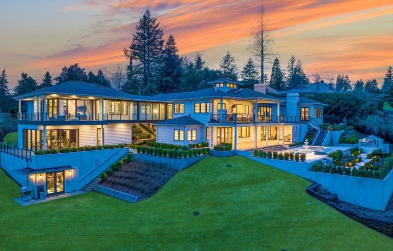 Riverside Opulence: $8.2 Million for Luxurious Mountain-View Living in Oregon