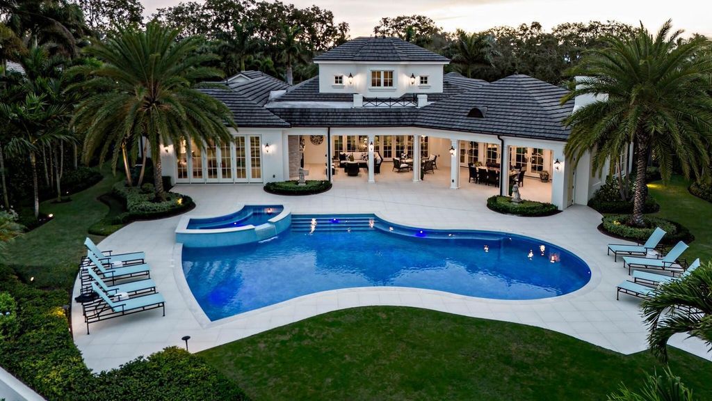 Discover an unparalleled waterfront oasis in the prestigious Loxahatchee Golf Club. This stunning 6,355 square foot single-story estate, masterfully rebuilt in 2020, offers 9,150 square feet of luxurious living space.