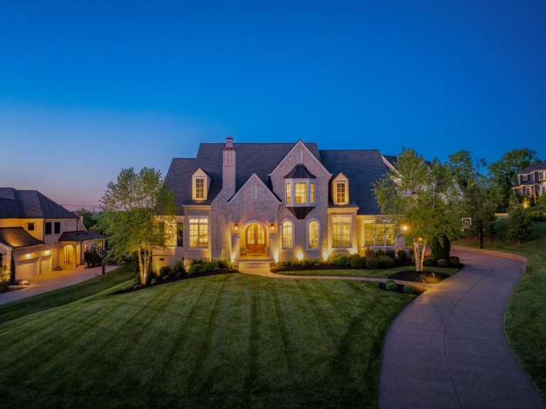 Sophisticated Tennessee Residence: Perfect for Effortless Entertaining, Priced at $2.275 Million