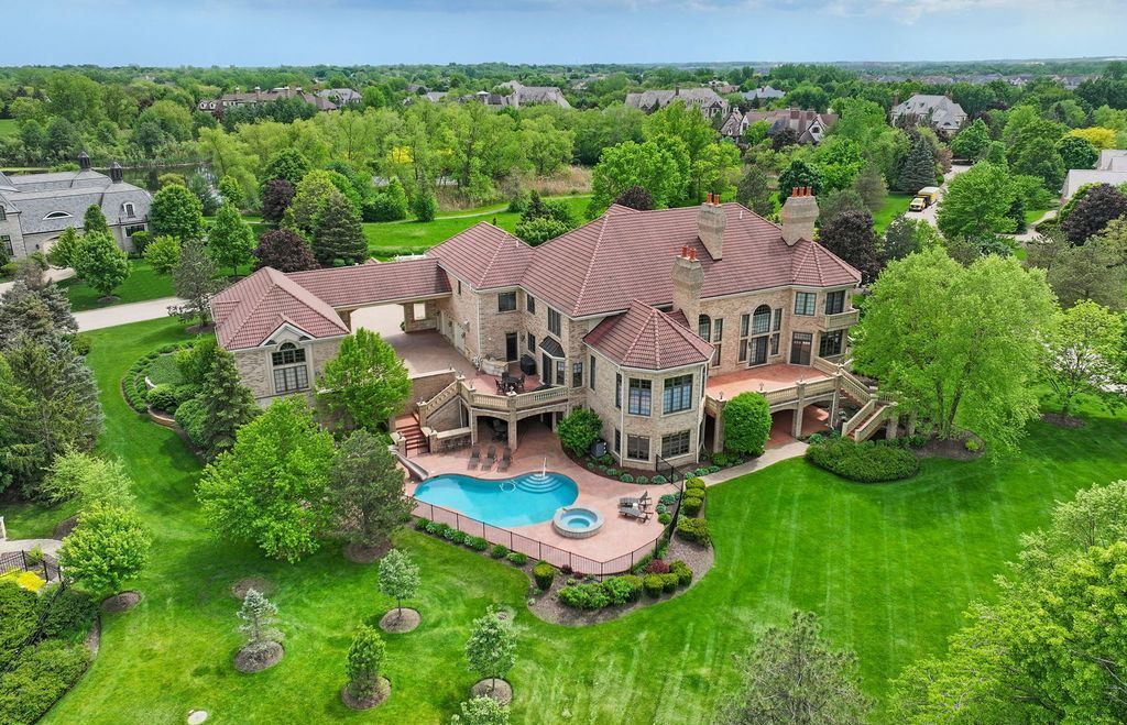 Stunning Illinois Residence Offers Luxurious Amenities, Listed at $2.75 Million