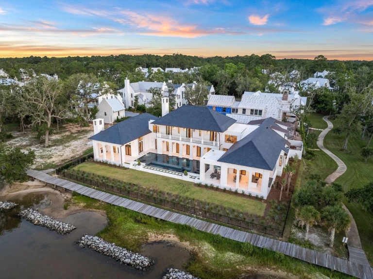 $12.5 Million Bayfront Masterpiece: Luxurious Legacy Residence in the Prestigious Churchill Oaks Enclave, Pt Washington