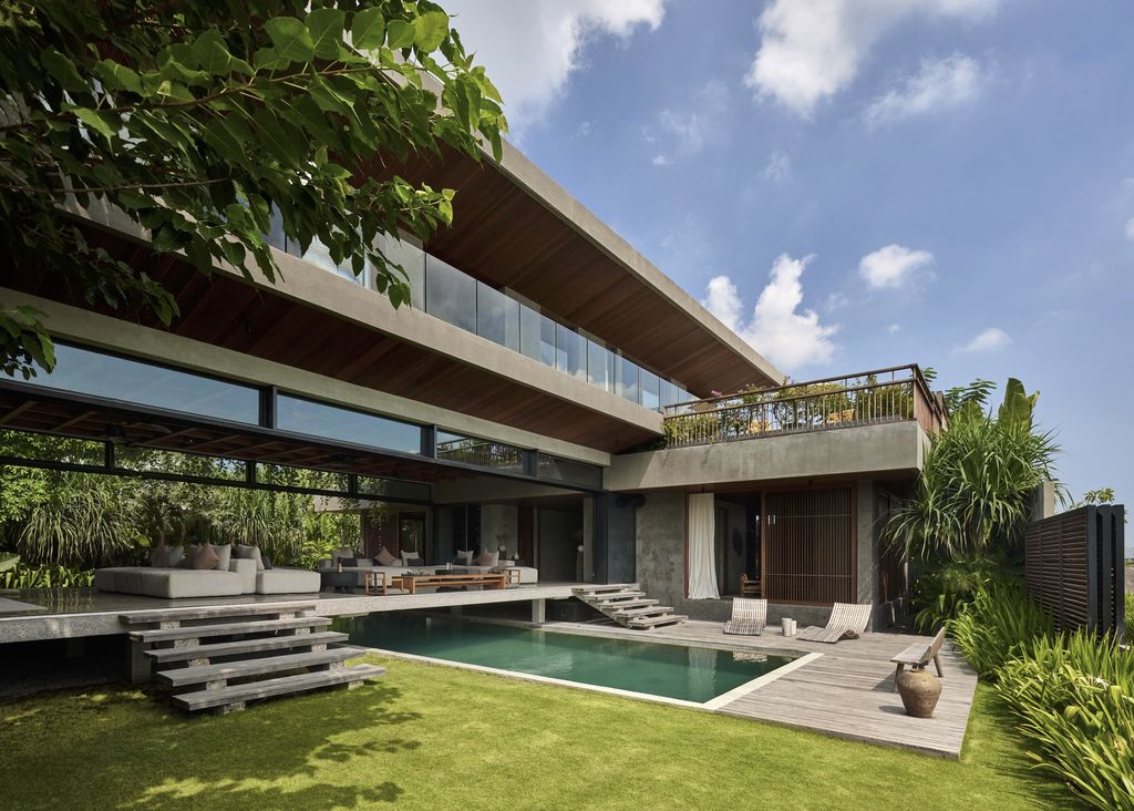 Freebird Residence in Tropical Modernism by Alexis Dornier