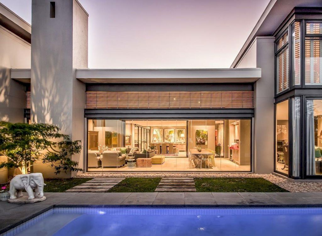 Hawaan 5085 House in Umhlanga by Kevin Lloyd Architects