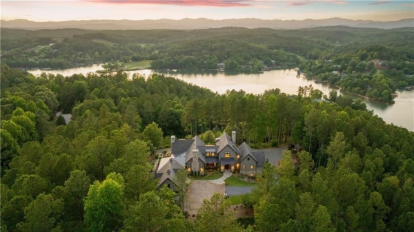 Luxurious 6.4 Acre Ridgetop Property in South Carolina Hits the Market at $6.95 Million