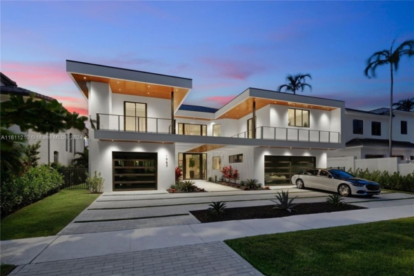 Magnificent $13.5 Million Waterfront Estate in Fort Lauderdale with Designer Furnishings and Breathtaking Views
