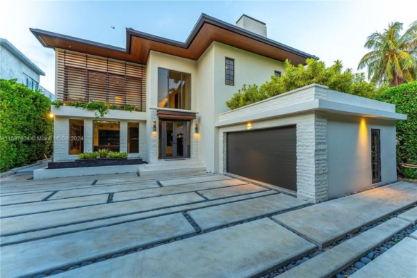 Magnificent $21 Million Waterfront Estate with Stunning Skyline Views ...