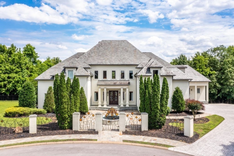 Opulent Living in Tennessee: Explore This Luxurious Home on the Market for $2,075,000