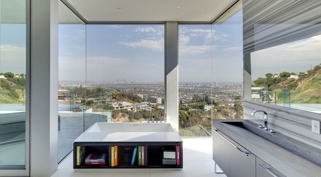 Oriole Way House in Los Angeles by McClean Design