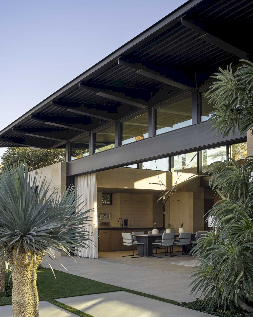 Palm Desert Retreat in Sunlit Elegance by Kor Architects