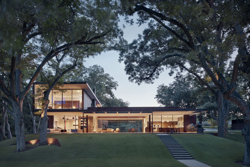 River Hills Residence in Texas by Miró Rivera Architects