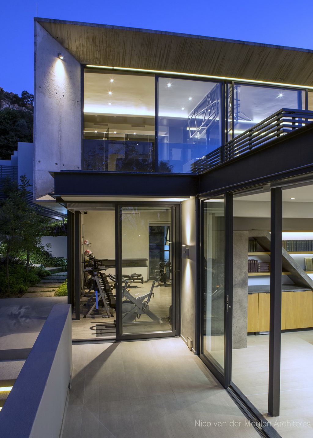 Concrete House, a marvel by Nico van der Meulen Architects