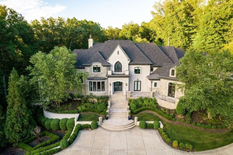 Elegant Tennessee Estate with Inviting Ambiance: Asking $5.75 Million