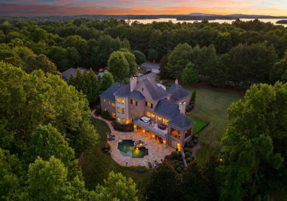 Exceptional North Carolina Home Boasting Stunning Golf Course and Lake Norman Views, Asking $2.85 Million