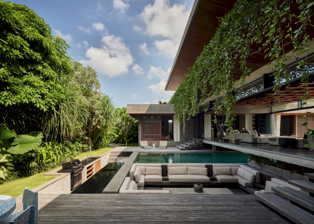 Free Bird Residence, Tropical Modernism by Alexis Dornier