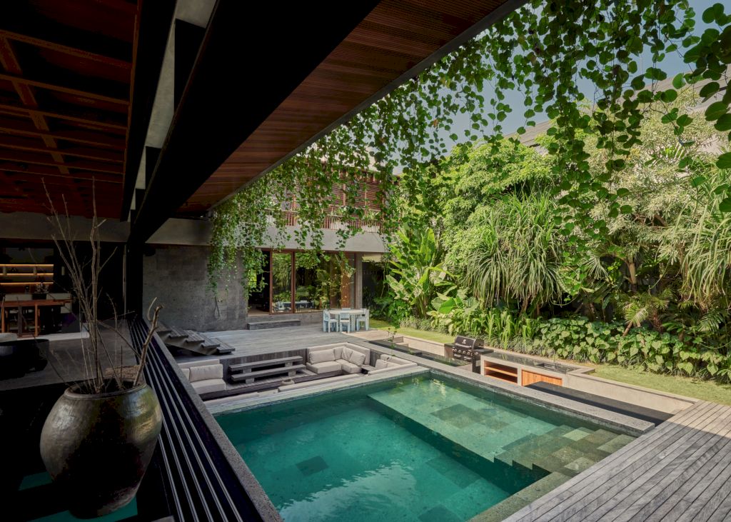 Free Bird Residence, Tropical Modernism by Alexis Dornier