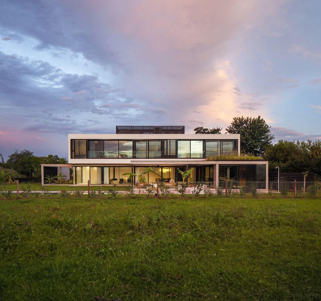 GJ House, a Minimalist Family Sanctuary by Estudio GMARQ