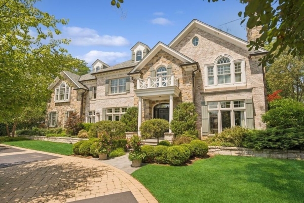 Luxury and Elegance Combined: Stunning Illinois Home Listed for $4.35 Million