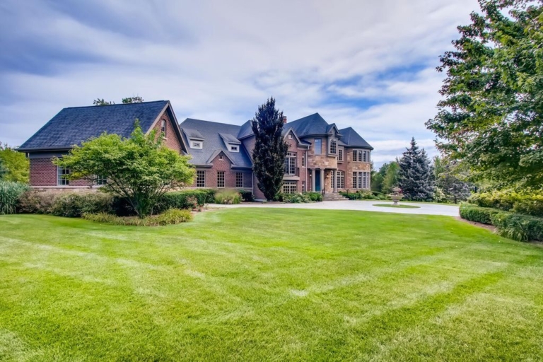 Luxury and Harmony: $3.799 Million Custom-Built Estate in Illinois Offering Solitude and Togetherness