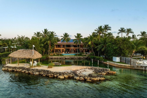 Magnificent $10.8 Million Bayfront Estate in Islamorada with Stunning Views and Luxury Amenities