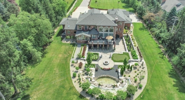 Michigan’s Finest: $4.9 Million Home with Unmatched Luxury and Detail