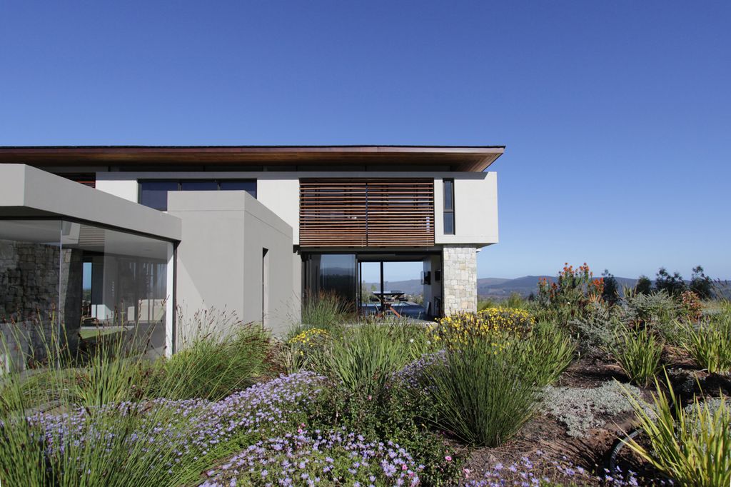 River Bend House, harmonious design by Craft of Architecture