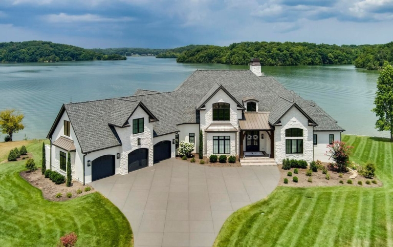 Unparalleled Luxury Awaits: Exclusive Rarity Bay Estate on Tellico Lake Listed for $5.67M