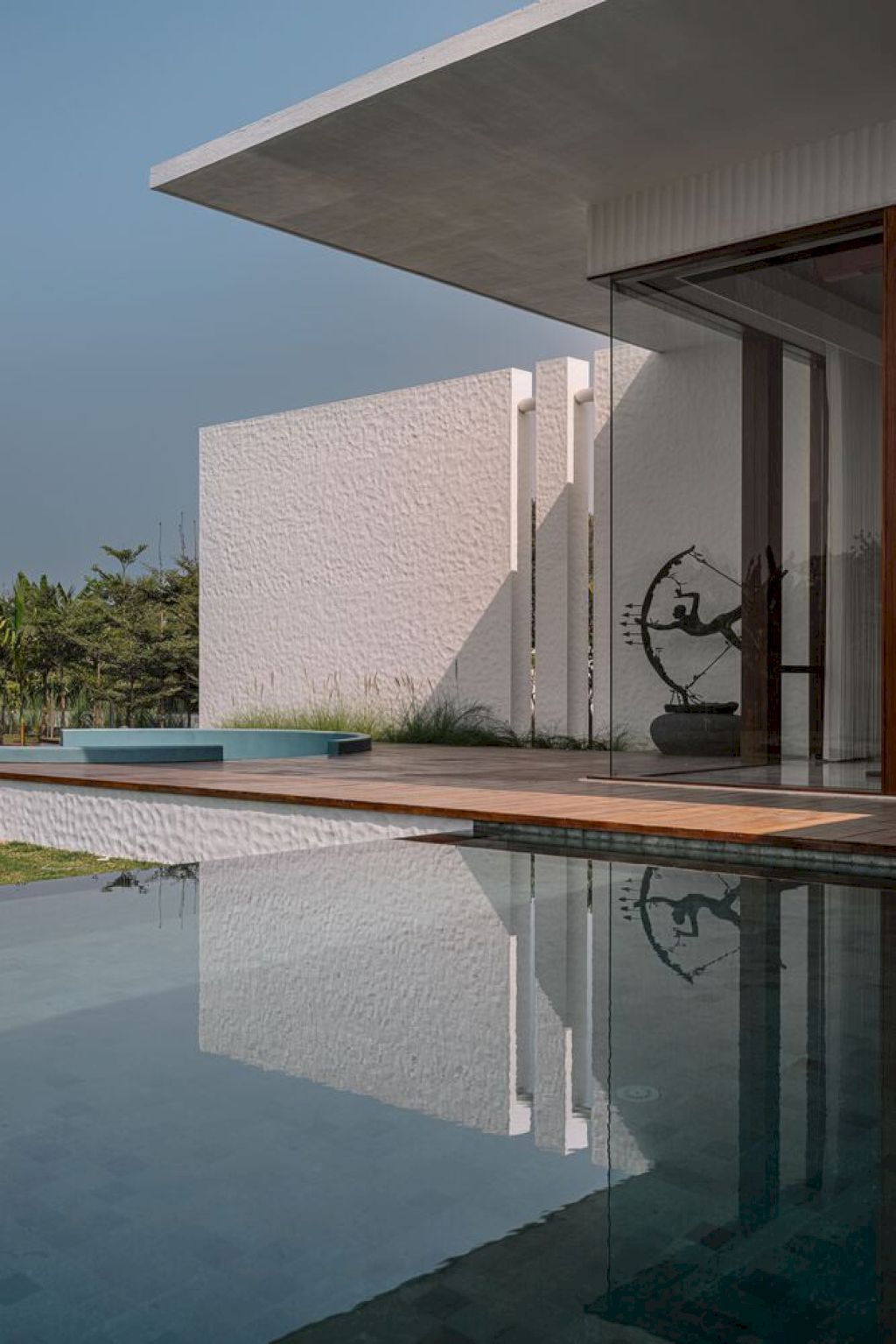 White House, A Serene Oasis by Dipen Gada and Associates