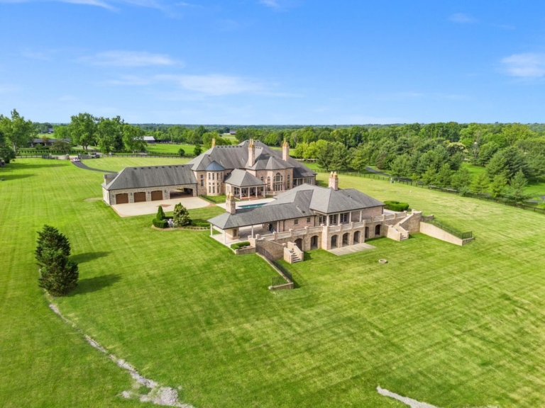 A Luxurious 10-Acre Estate in Lexington, Kentucky: A True Masterpiece Asking for $6 Million