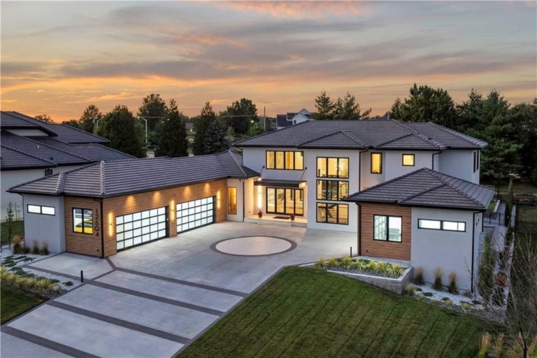 Evan-Talan-Designed Luxury: An Architectural Gem with Light-Filled Spaces in Kansas for $5 Million