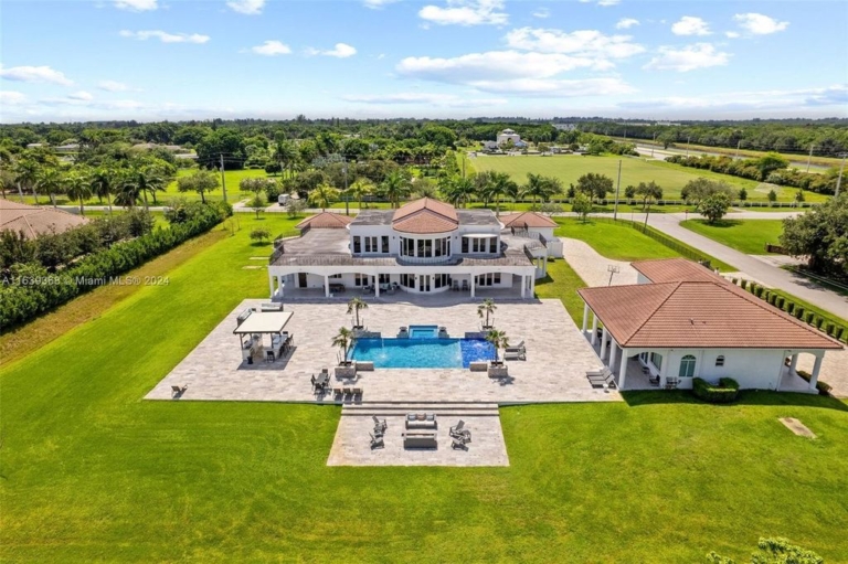 Exquisite $7.9 Million 7-Bedroom Estate on 2.46 Acres in Fort Lauderdale