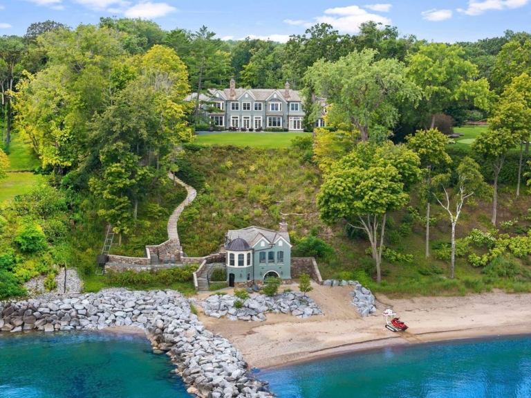 Lakefront Estate: A Tranquil Haven of Luxury and Elegance in Illinois, Priced at $11.9 Million