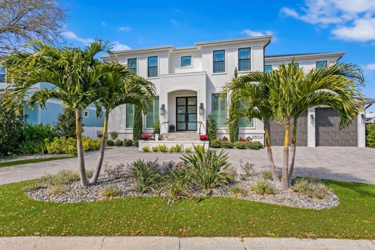 Opulent $8 Million Waterfront Residence in South Tampa Featuring Premier Luxury and Modern Elegance