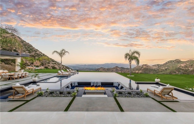 Stunning Private Off Grid Penthouse Malibu image