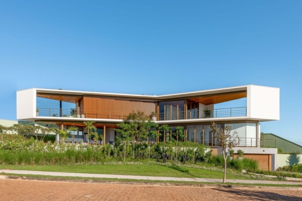 14-Bis House with Bucolic Serenity by Uffizi Arquitetura