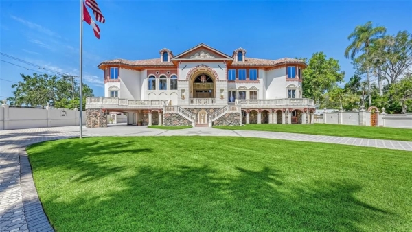 $28.4 Million Tuscan-Inspired Bayfront Neo-Classical Estate with European Elegance in Sarasota