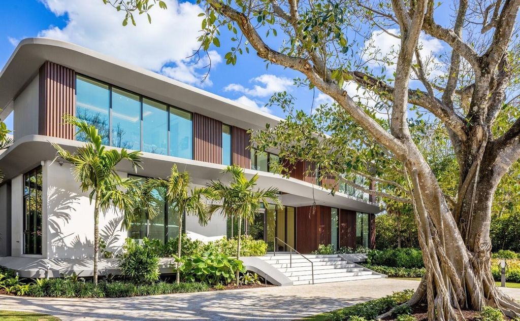 This exceptional oceanfront estate on Jupiter Island, crafted by DOMO Architecture and Design, offers 6 bedrooms, 8 baths, and 10,545 square feet of living space on 3.41 acres with 179 feet of ocean frontage.