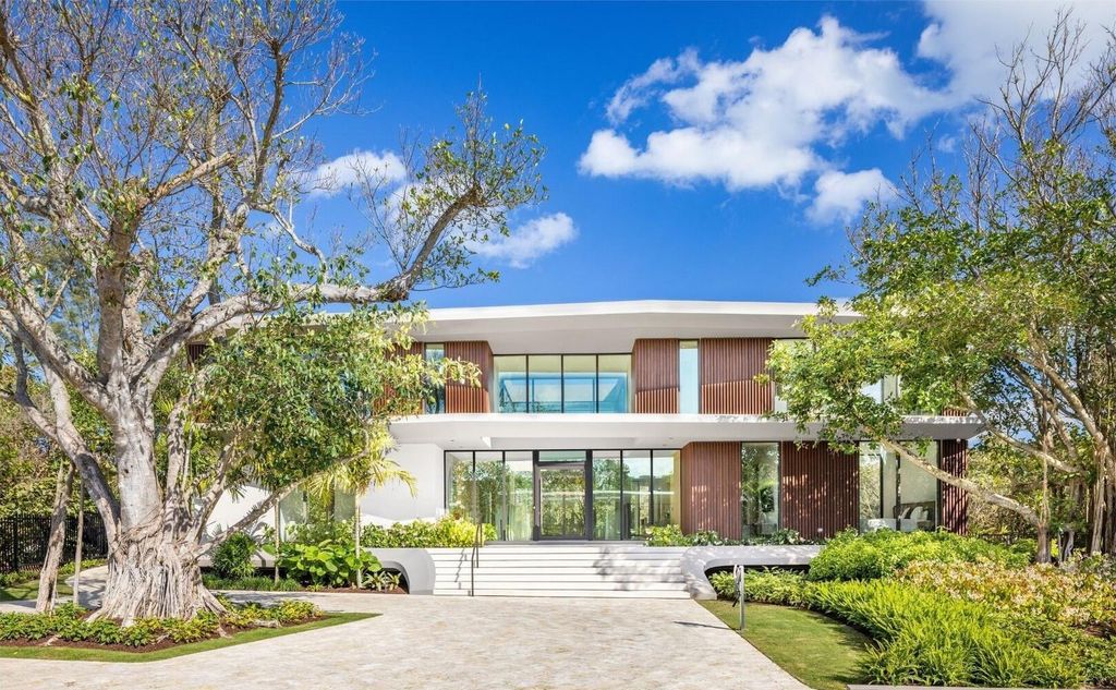 This exceptional oceanfront estate on Jupiter Island, crafted by DOMO Architecture and Design, offers 6 bedrooms, 8 baths, and 10,545 square feet of living space on 3.41 acres with 179 feet of ocean frontage.