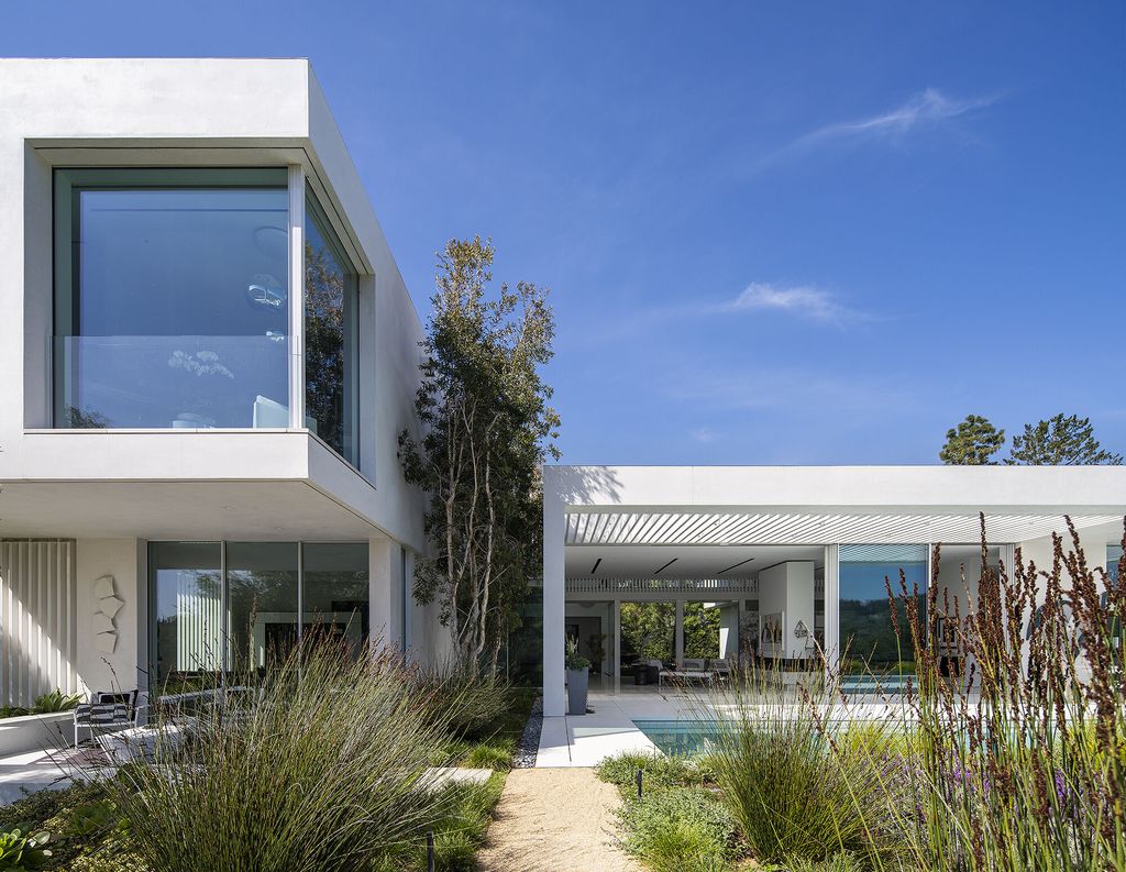 Getty View residence, artistic home by Abramson Architects