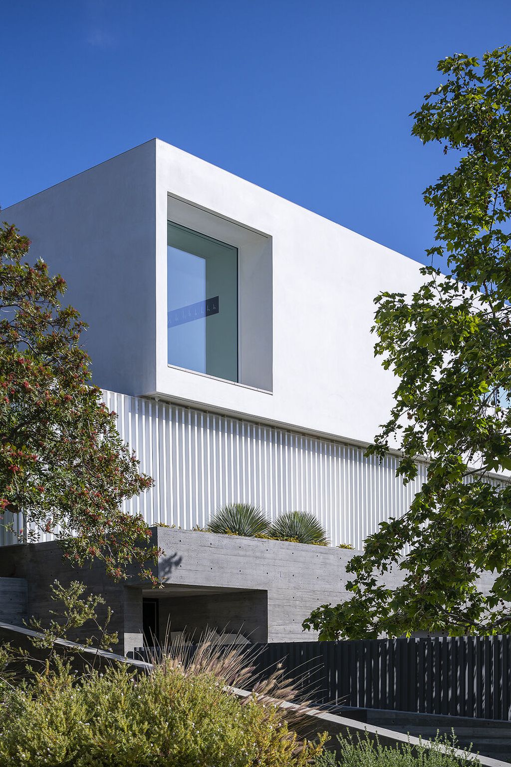 Getty View residence, artistic home by Abramson Architects