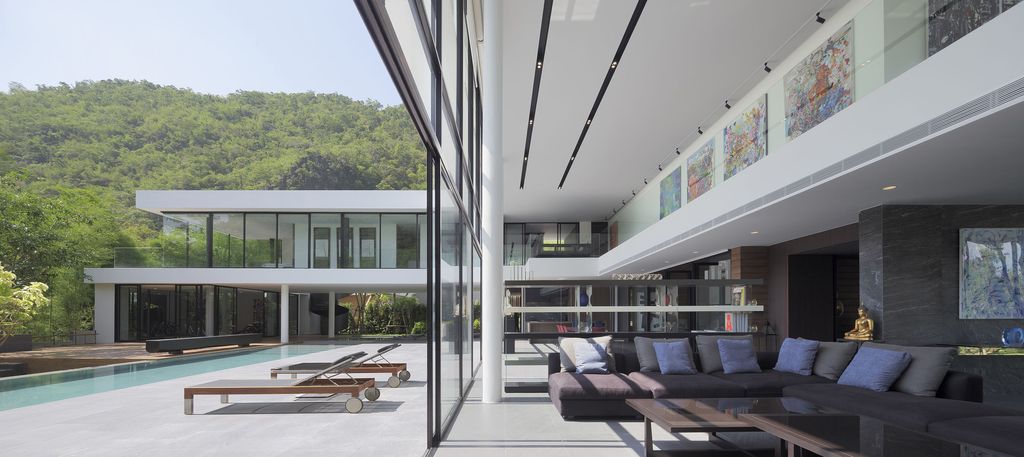 Horizontal House in Thailand by Ayutt and Associates Design