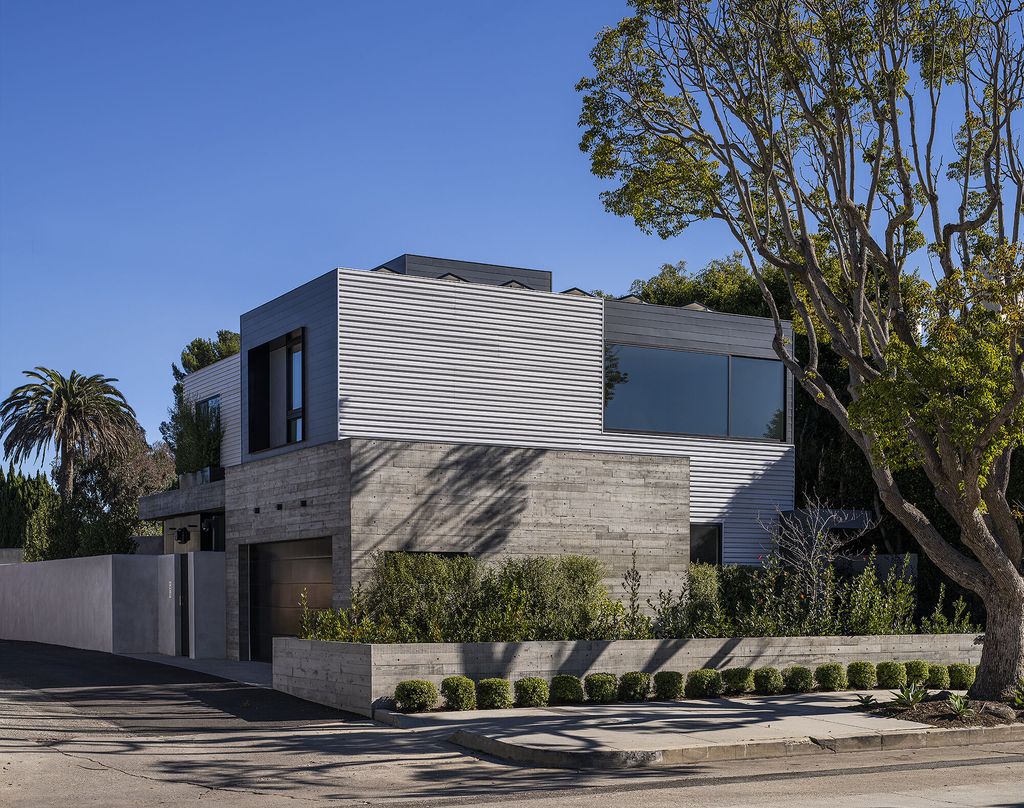 Keslow Residence, industrial elegance by Abramson Architects