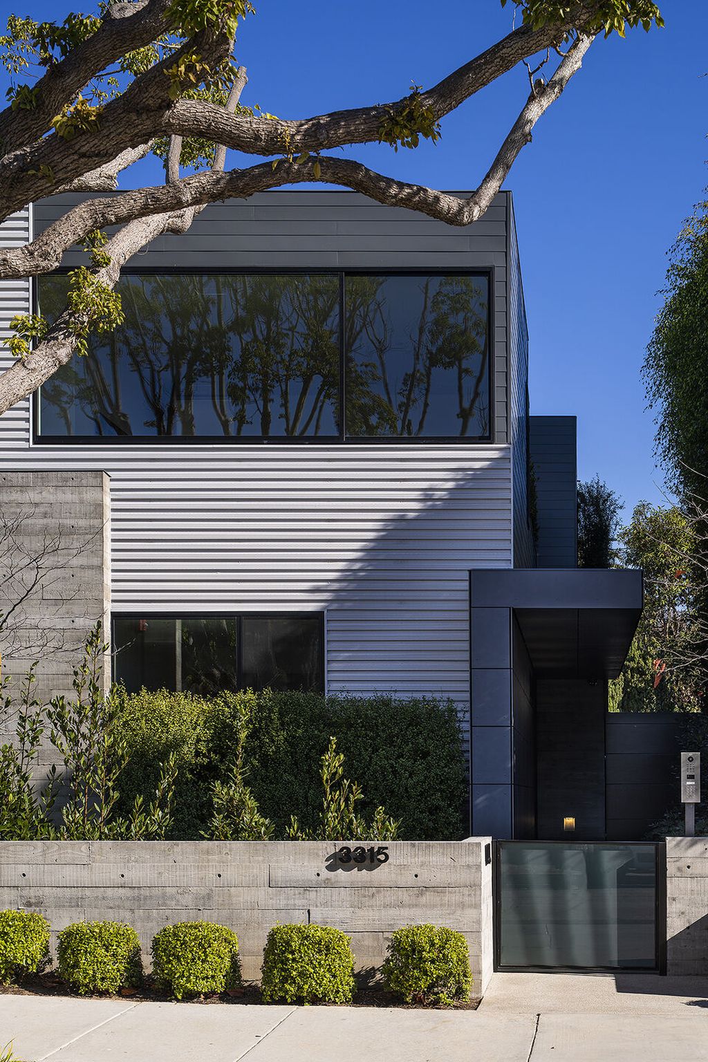 Keslow Residence, industrial elegance by Abramson Architects