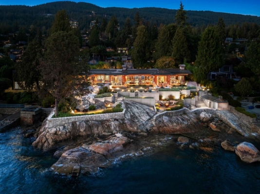 Luxurious Oceanside Residence in West Vancouver’s Coveted West Bay, Priced at C$58.8 Million