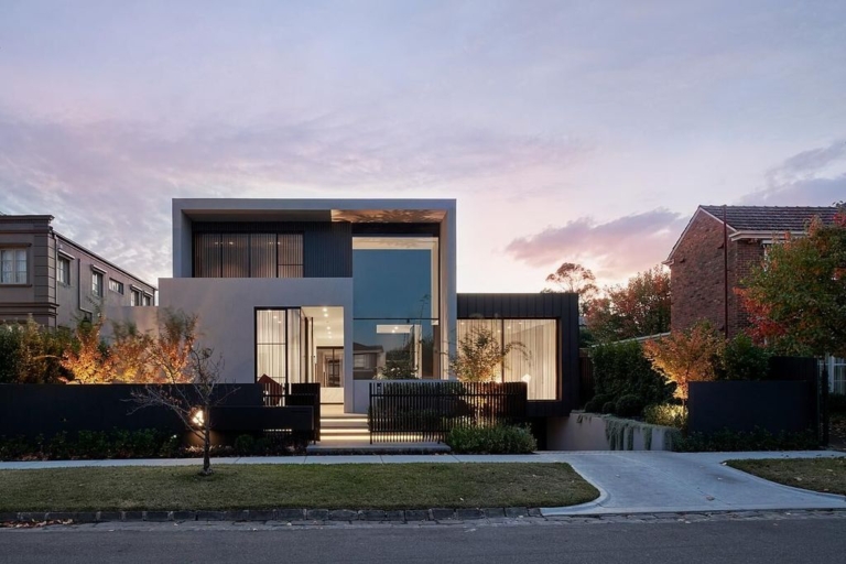 Mount Eagle House, A Minimalist Marvel by Taouk Architects