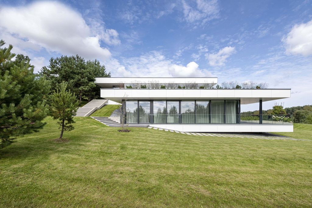 Terrace House, a Panoramic Retreat by ArchLAB Studio