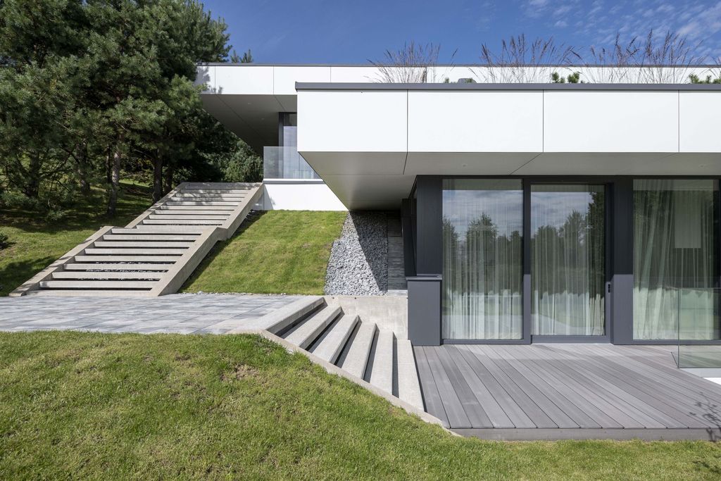 Terrace House, a Panoramic Retreat by ArchLAB Studio